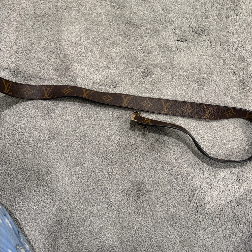 Louis Vuitton Black and Monogram Reversible Belt - Picture 2 of 4